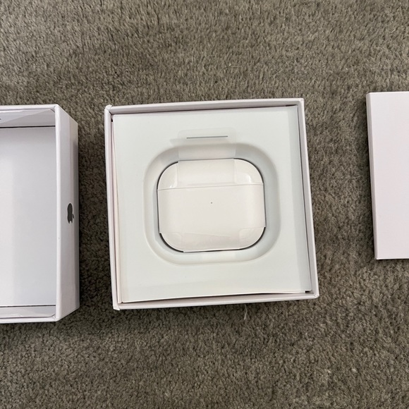 Apple AirPods 3rd Gen with Wireless Charging Case New - Picture 3 of 3